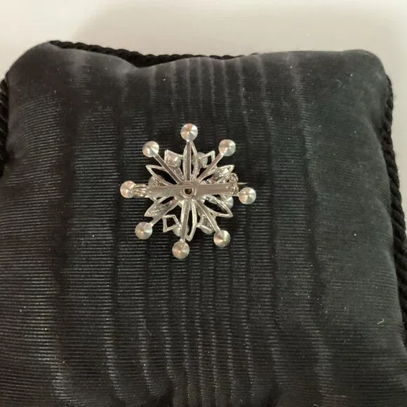 Vintage Rhinestone Starburst/Snowflake Brooch - Picture 2 of 2